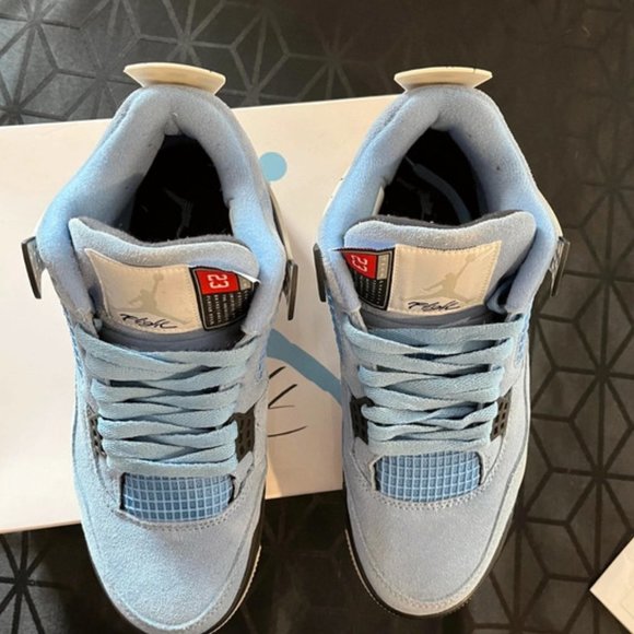 Athletic_Shoes